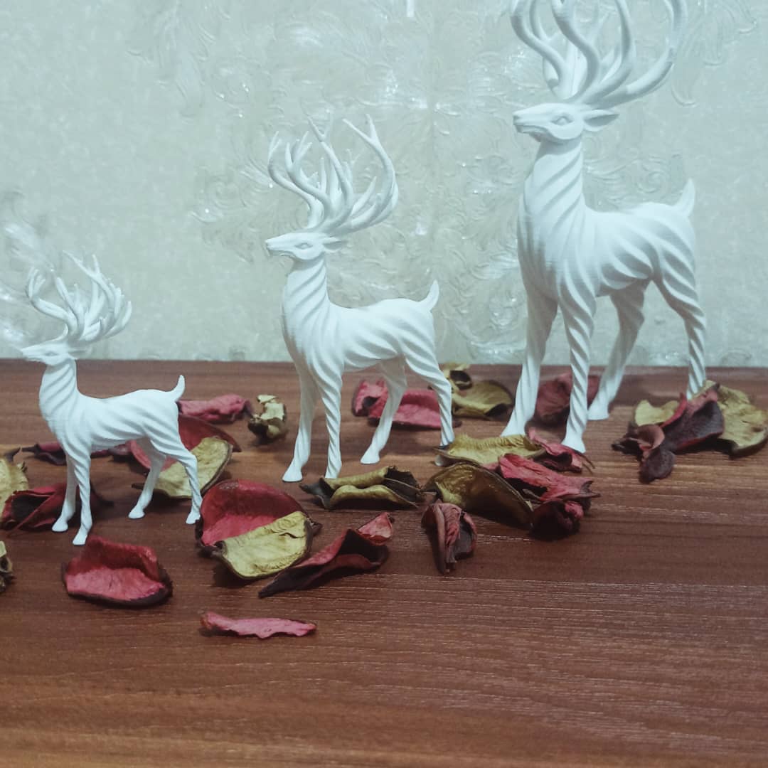 مجسمه گوزن های شمالی در سه سایز مختلف